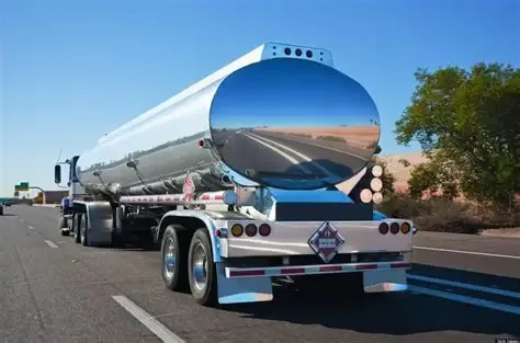 Pipa de transporte de químicos en carretera